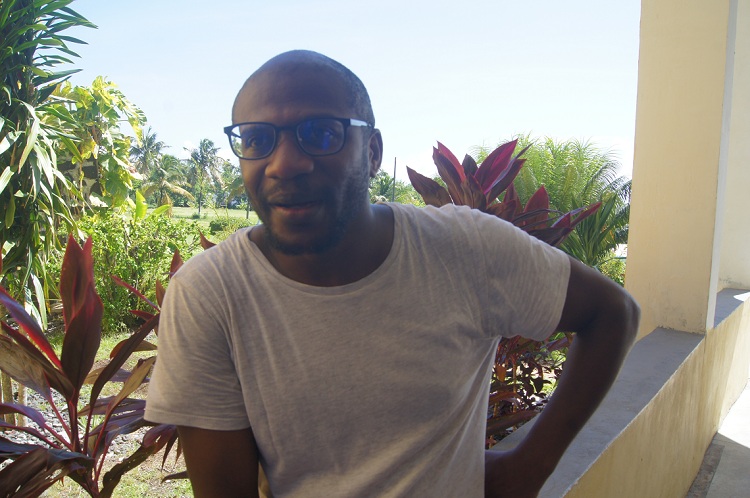 image 1er Salon du livre   Des élèves curieux avec un désir de lecture